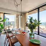 On Coast With Panoramic Views *