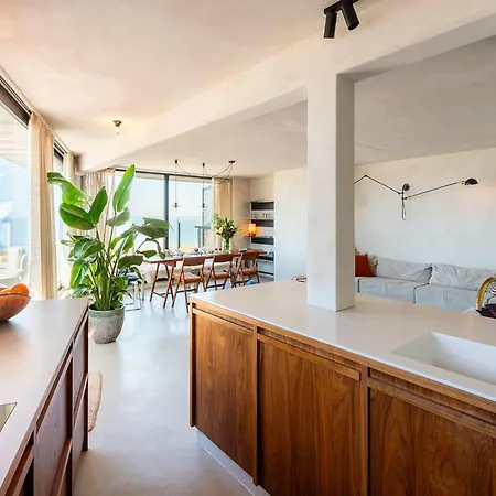 Modern In Heist With Views Apartment *